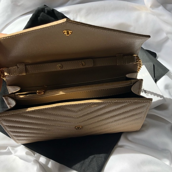 ❌SOLD❌Ysl large monogram chain wallet - Picture 4 of 4